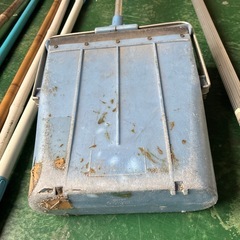 掃除道具と棒の画像