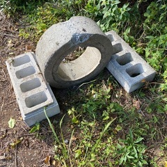 ヒューム菅と大きなブロックの画像