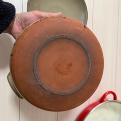 ホーロー鍋と土鍋の画像