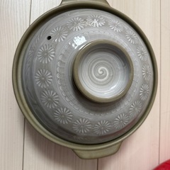 ホーロー鍋と土鍋の画像