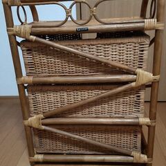 籐の3段チェストの画像