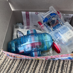 おもちゃの車の画像