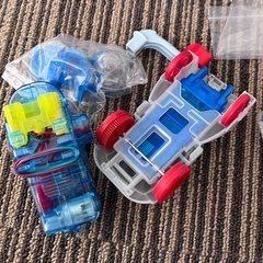 おもちゃの車の画像