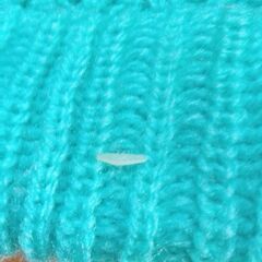 ニット帽子　未使用　タグは取れてしまいましたがタグ止め付き　ブルー　日本製の画像