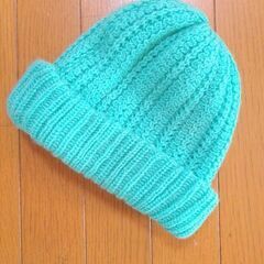 ニット帽子　未使用　タグは取れてしまいましたがタグ止め付き　ブルー　日本製の画像