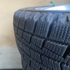 スタッドレスタイヤ　ホイールつき付きの画像