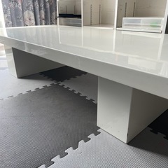 リビングテーブルの画像