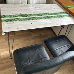 ダイニングテーブルの画像