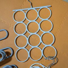 スラックスハンガーとマフラー・スカーフハンガーの画像