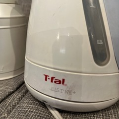 ケトルと保温ポットの画像