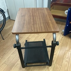 サイドテーブル　キャスター付　ブラウン　木目　ソファサイド　サイドワゴンの画像