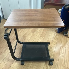 サイドテーブル　キャスター付　ブラウン　木目　ソファサイド　サイドワゴンの画像