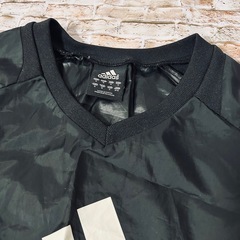 【adidas】ウィンドブレーカー　ナイロンジャケット　長袖　XLサイズの画像