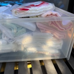 贈答タオル大量&衣装ケース　収納タンス　の画像