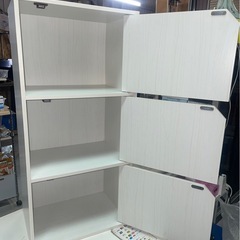 3段　扉付き カラーボックス　収納　棚　便利　本　漫画　中古　③の画像