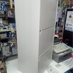 3段　扉付き カラーボックス　収納　棚　便利　本　漫画　中古　③の画像