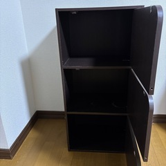 3段扉付きカラーボックスの画像