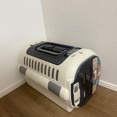 ねこちゃん用品1式と猫ちゃんのご飯とお水3ヶ月分の画像