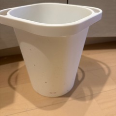取手付ゴミ箱白の画像