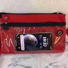 《MARVEL》（スマホ透明ポケット付き）サコッシュの画像