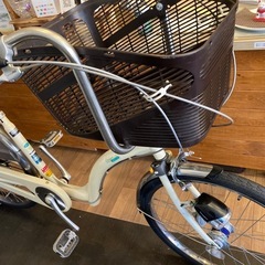 【後輪タイヤ・チューブ新品！】子供乗せチャイルドシート取り付け可能自転車　 LEDオートライト　内装3段　26インチ自転車　クリームの画像