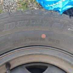 スタッドレスタイヤ　ダンロップ　215/70R15 98Q キャラバン、ハイエースの画像