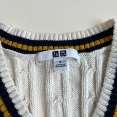 ユニクロ　ニットベスト　Sの画像