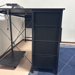 ゲーミングデスクの画像