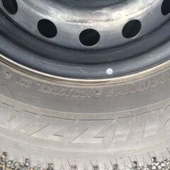 ブリジストンスタッドレス　195/80 R15 107/105L LT　ハイエース、キャラバンの画像