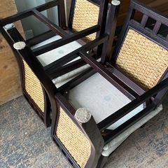 ダイニングテーブルと椅子4脚の画像