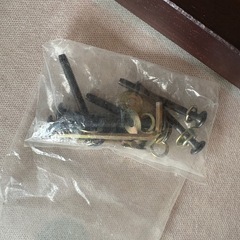 ダイニングテーブルと椅子4脚の画像