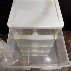 プラスチック クローゼット収納 4段の画像