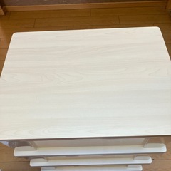 4段の衣装ケースの画像