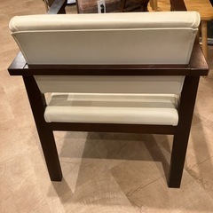 木製一人掛けソファーの画像