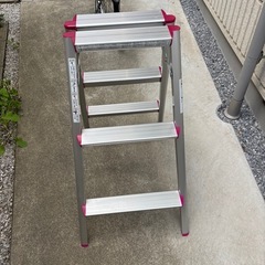 三段脚立の画像