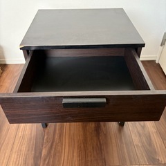 サイドテーブルの画像