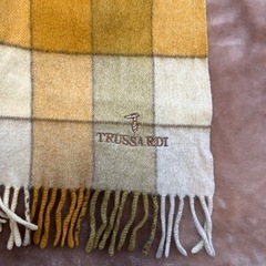トラサルディTRUSSARDIマフラー ショール ストール スカーフイエロー　黄色系 ベージュ縦　約132センチ横　約29.5センチレディースlady's LADYS女性用婦人ウィメンズwomen’sメンズmen’s男性用紳士ユニセックス男女兼用の画像
