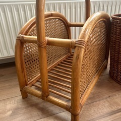 マガジンラック ラタン 籐のカゴ　アンティーク 収納 の画像