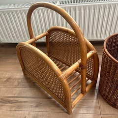 マガジンラック ラタン 籐のカゴ　アンティーク 収納 の画像