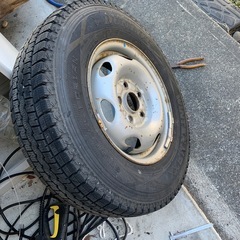 ライトエーストラック　スタッドレスタイヤ　4本　　山あり
の画像