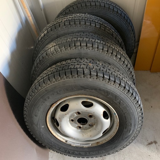 ライトエーストラック　キャンピングカーアトム　スタッドレスタイヤ　4本　　山あり