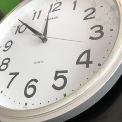 シンプル　壁掛け時計の画像