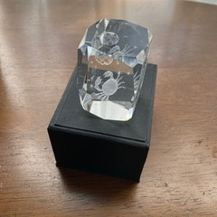 3Dレーザークリスタル　置物　ペーパーウェイトの画像