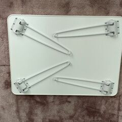 折りたたみテーブルの画像