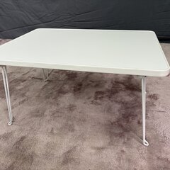 折りたたみテーブルの画像