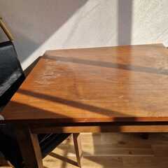 テーブルと椅子を二つのセット無料であげますの画像