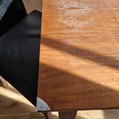 テーブルと椅子を二つのセット無料であげますの画像