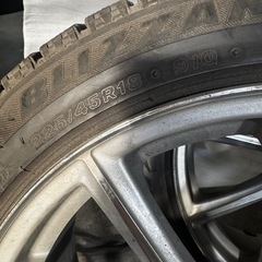 スタッドレスタイヤの画像