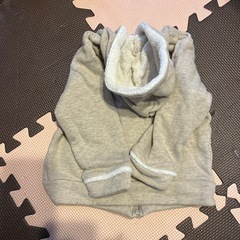 フード付きパーカー　90サイズの画像