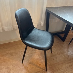 大理石柄ダイニングテーブルの画像